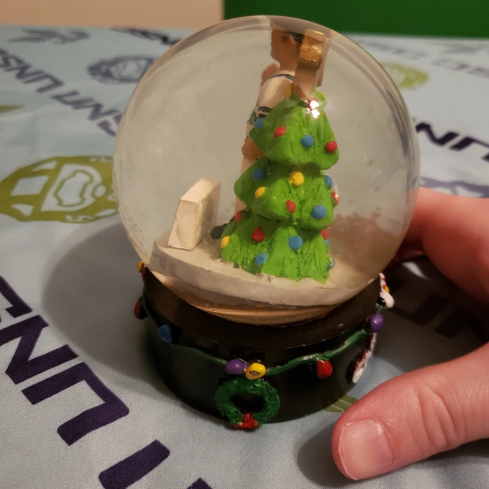 ⚾️ Mike Trout Christmas Snow Globe ⚾️ - Picture 6 of 6
